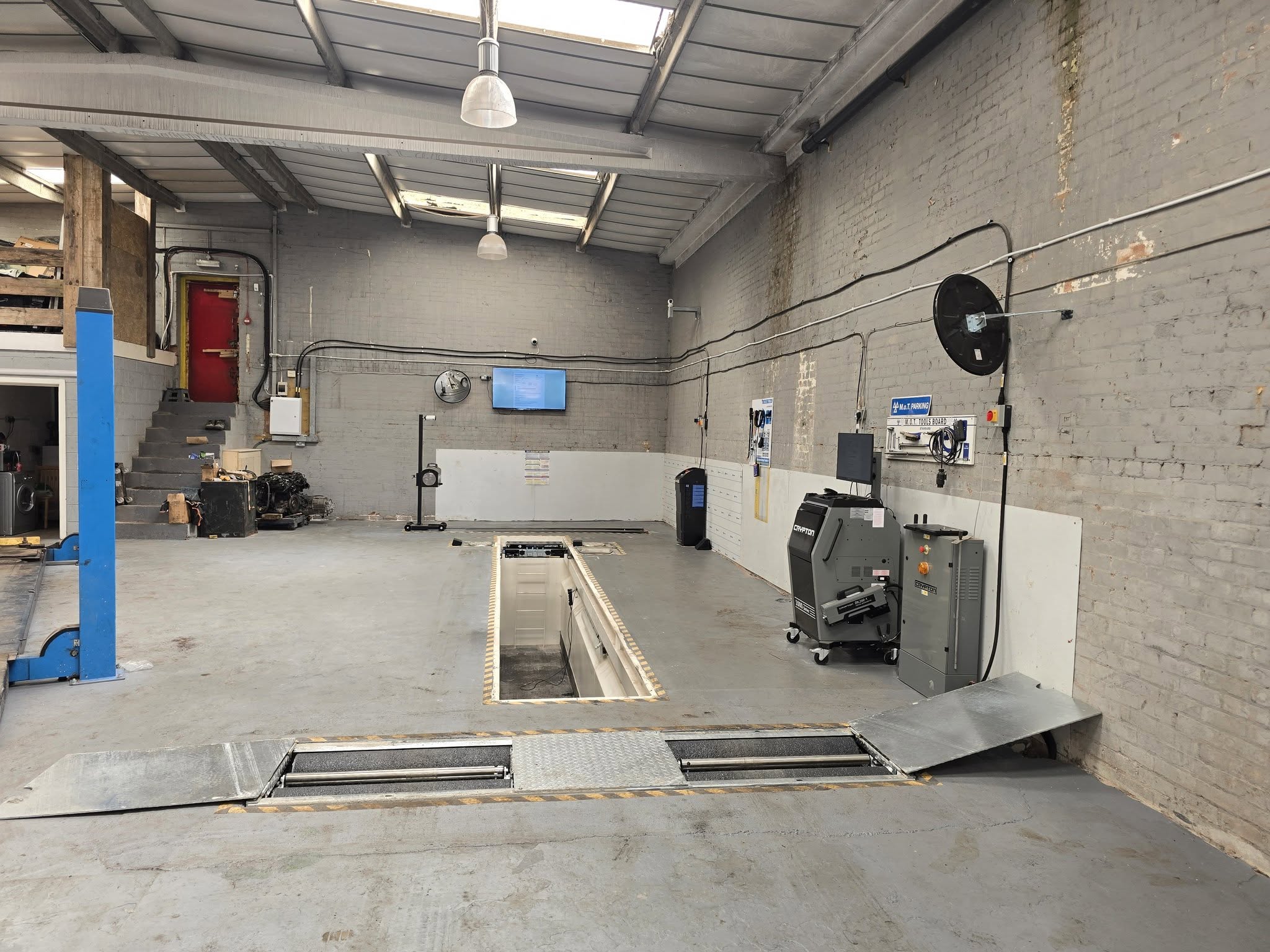 LA Adi & Co Garage